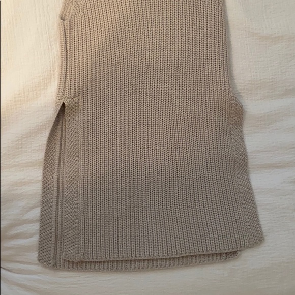 SOLD!!! ARITZIA KNIT TANK - Picture 2 of 3